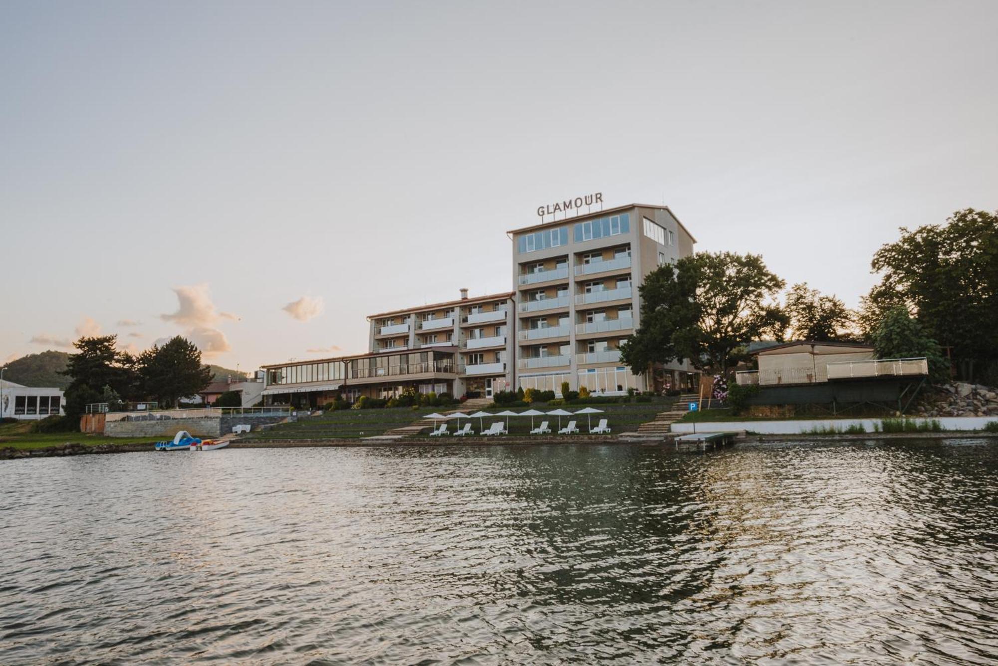 Hotel Glamour Kaluža Exterior foto